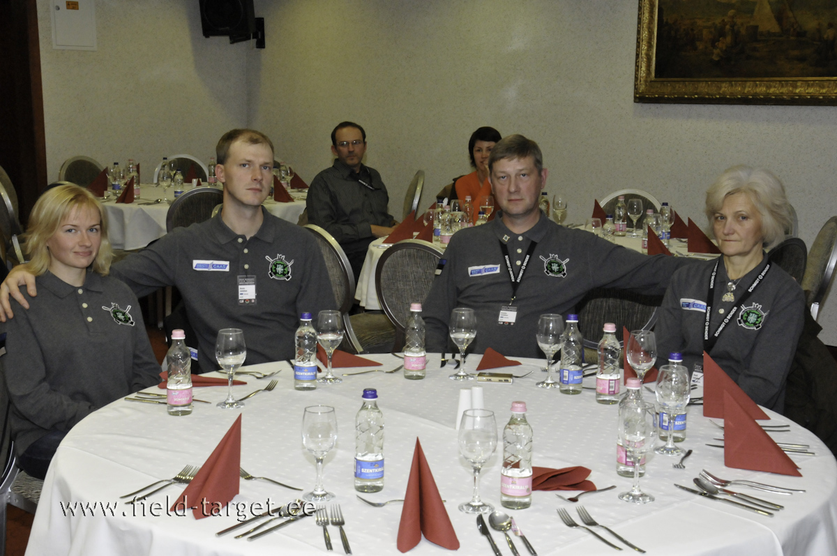 Eestlased autasustamisgaalal hotellis Divinius